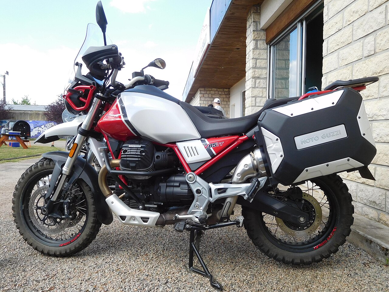 Moto Guzzi V85 TT cover