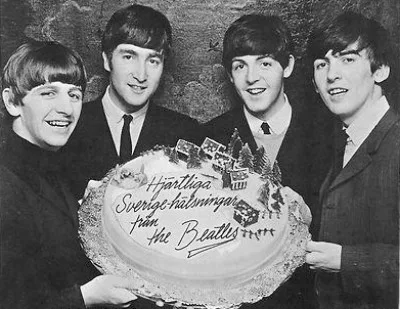 The Beatles - Sgt. Pepper's Lonely Hearts Club Band cover
