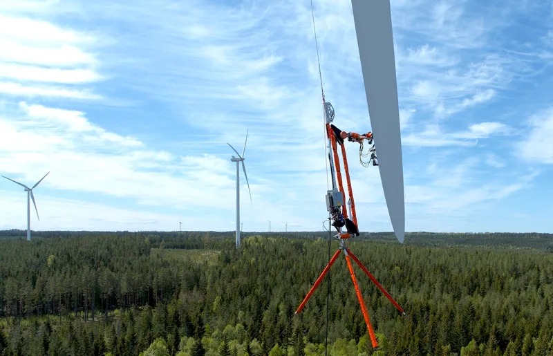 Robotic Wind Turbine Care Systems | Aerones cover
